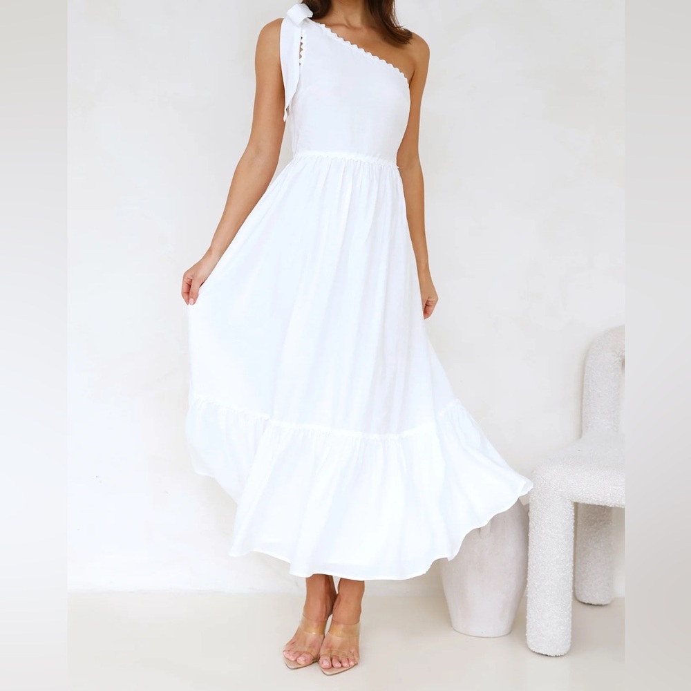 Elegant White One-Shoulder Dress
